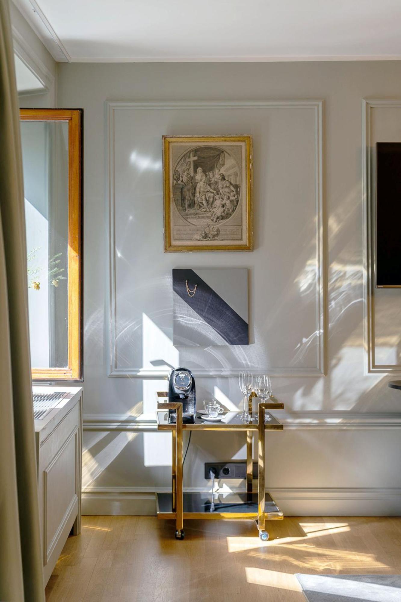 Berns, Historical Boutique & House Of Entertainment Since 1863
